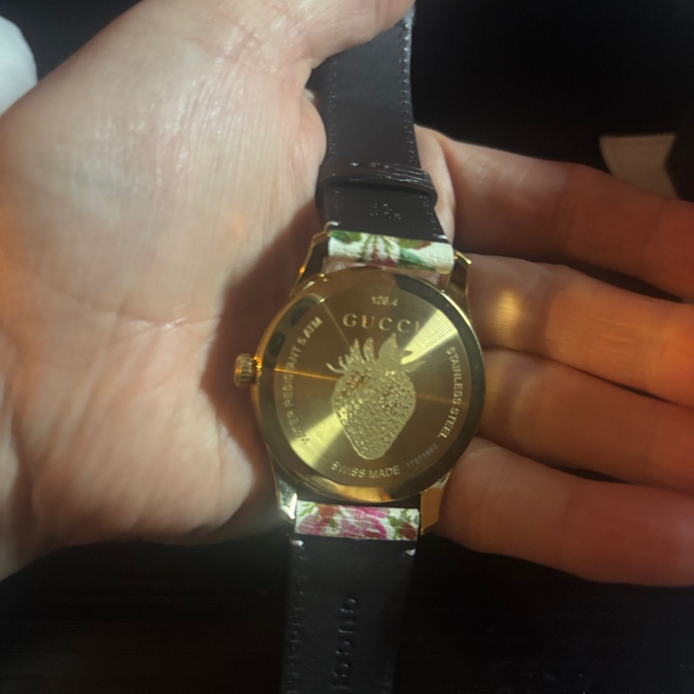 Gucci Floral Gold Women's Watch with COA - Picture 6 of 17
